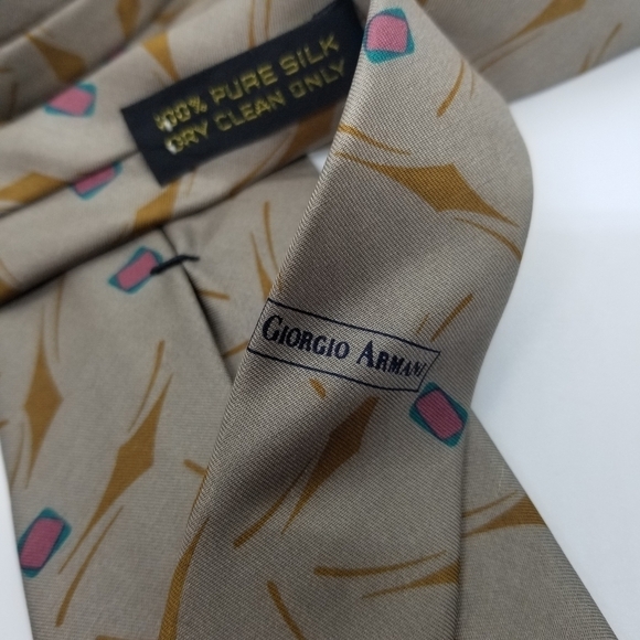 Giorgio Armani vintage taupe tie with brown pink green accents 60 in long - Picture 2 of 5